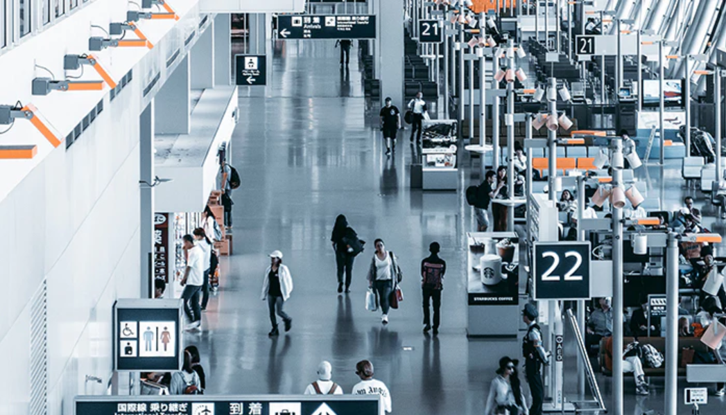 airport crowd